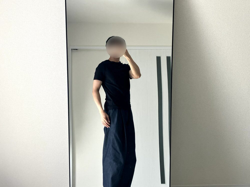 H&M半袖黒Tシャツ着用横