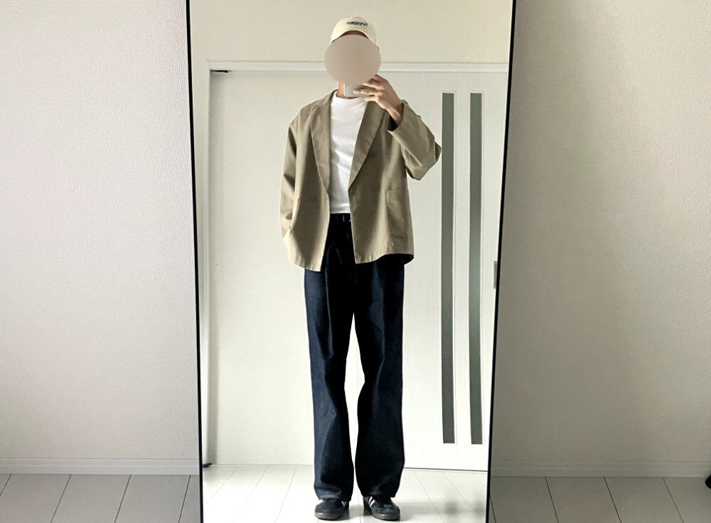 COSスリムフィットリブTにジャケットを羽織ったコーデ