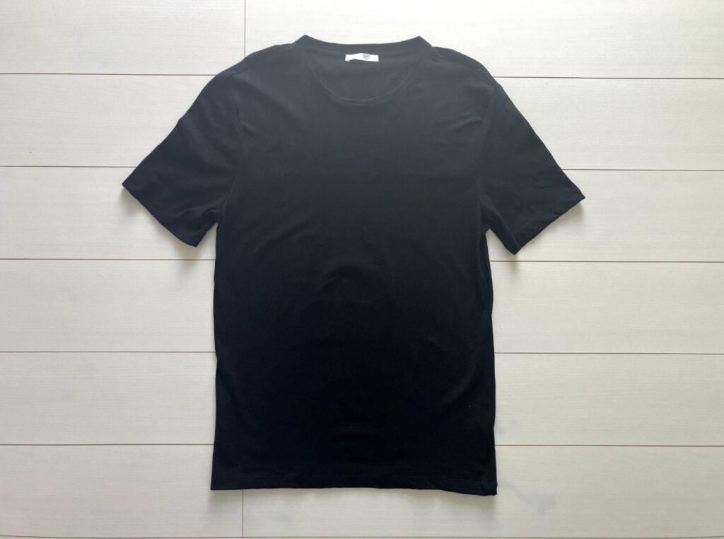 ZARA半袖黒Tシャツ平置き