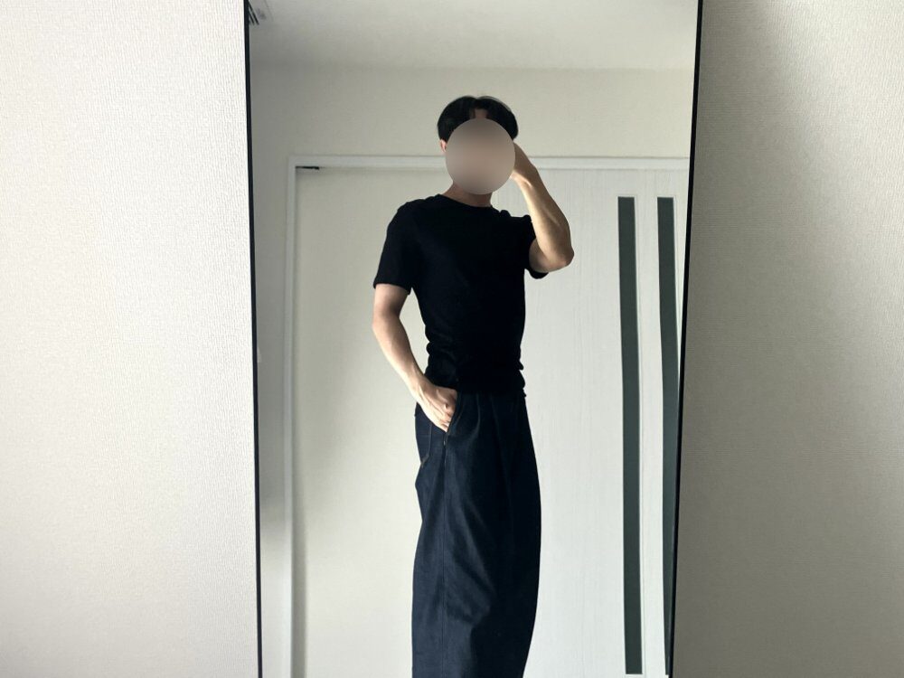 ZARA半袖黒Tシャツ着用側面