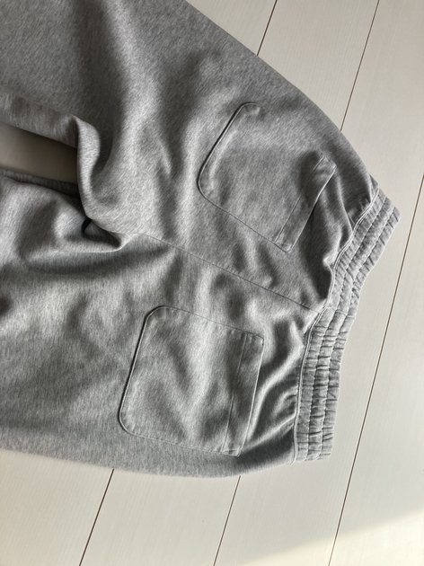 ユニクロ スウェットワイドパンツ グレーの色味とポケット・裾のディテール