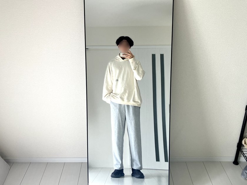 182cmがユニクロ スウェットワイドパンツを着用した全身シルエット