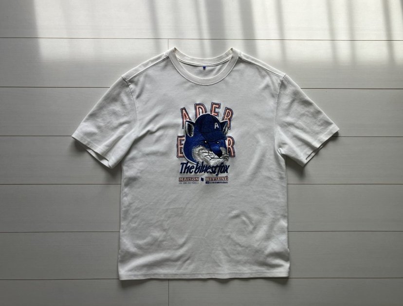 ADER ERROR BKKFWHT01 UNISEX Tシャツ(A2)の平置き写真