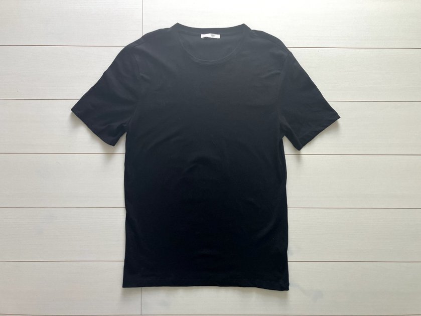 ZARA ベーシックスリムフィットTシャツ(L)黒の平置き写真