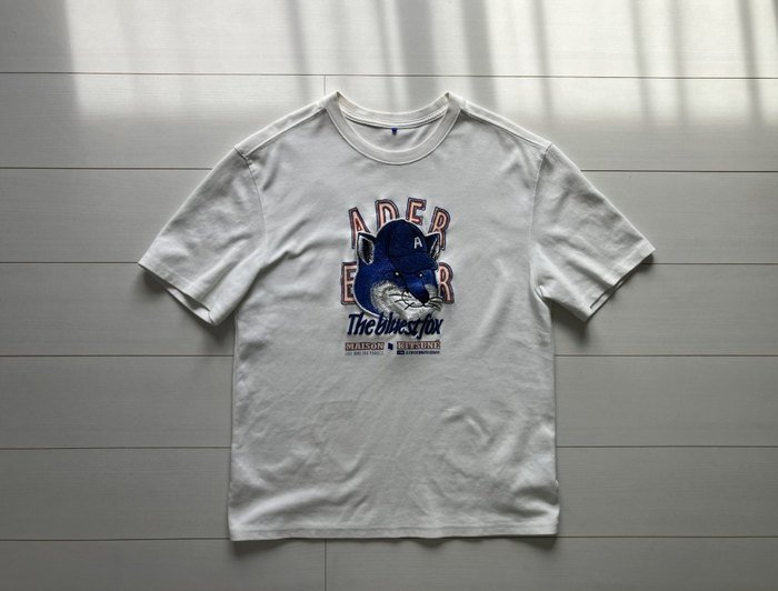 ADER ERROR BKKFWHT01(グラフィックT)(A2)の平置き写真
