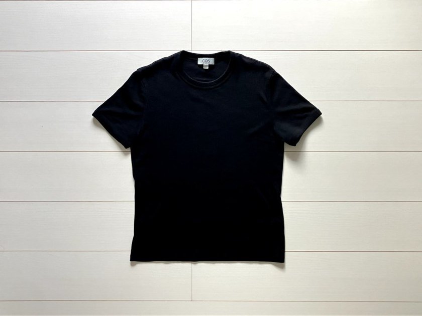 COSスリムフィットリブTシャツ黒Mサイズの平置き写真