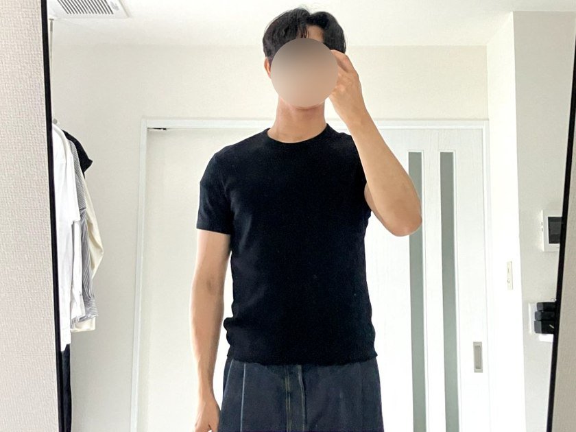 COSスリムフィットリブTシャツ黒Mを着た182cmの上半身正面