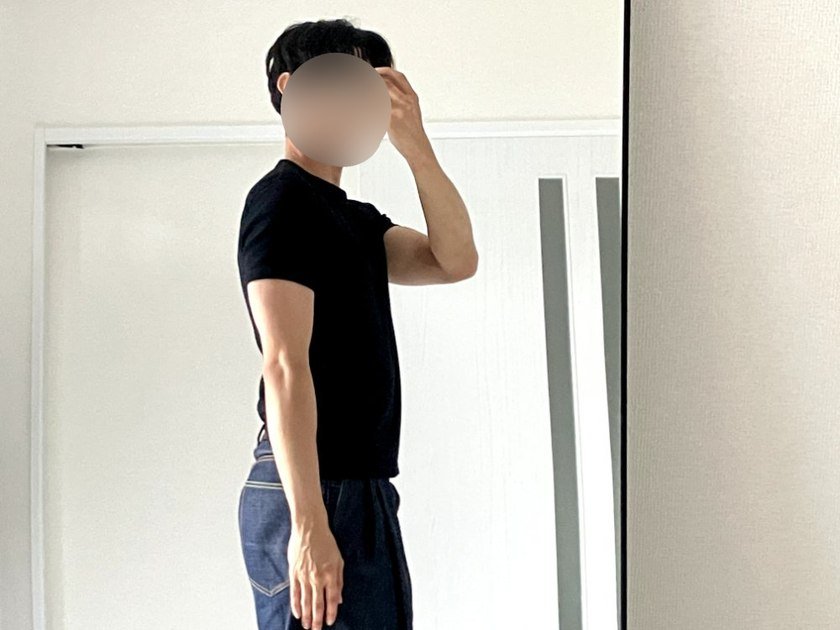 COSスリムフィットリブTシャツ黒Mの側面から見たフィット感(182cm)