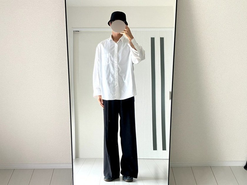 月曜:白シャツ×VALAADOスラックスの通勤コーデ(182cm)