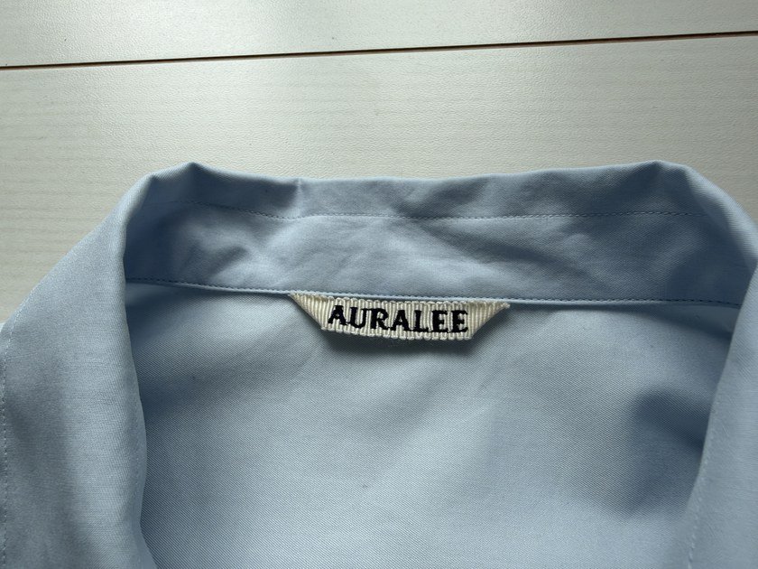 AURALEE(オーラリー)のブランドタグ